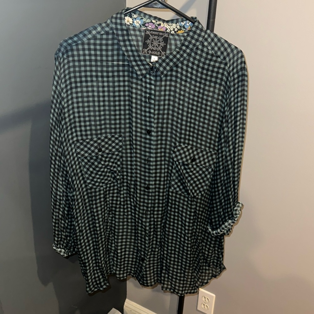 BJohnny was button down